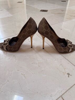 Gucci Hollywood Horsebit Peep Toe Pumps